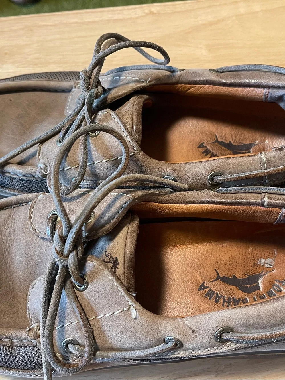 Tommy Bahama Dark Olive Leather Boat Shoes Men Size 9.5M